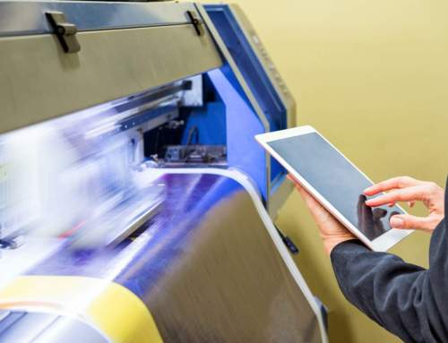 Impressão UV ou solvente: Qual é a melhor opção para o seu material gráfico?
